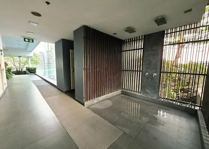 Super Spacious View Close To King Power Mahanakhon Pixel Building Silom Road Patpong Night Market 2 Minutes To Bts Rail Transit Bourgeois Lifestyle Neighborhood アパート バンコク都