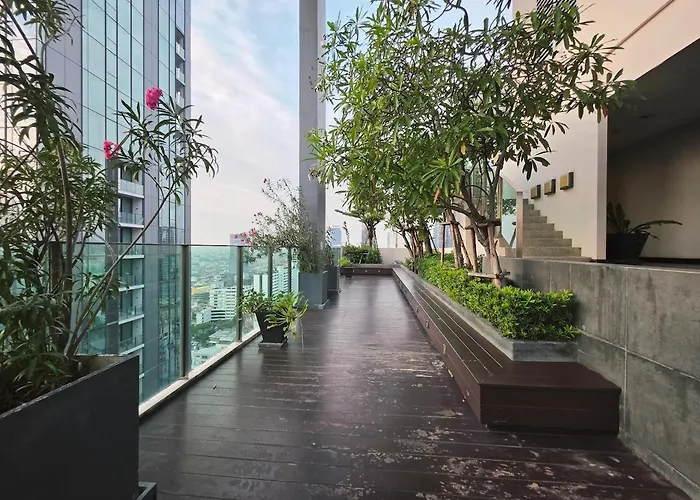 Super Spacious View Close To King Power Mahanakhon Pixel Building Silom Road Patpong Night Market 2 Minutes To Bts Rail Transit Bourgeois Lifestyle Neighborhood アパート バンコク都