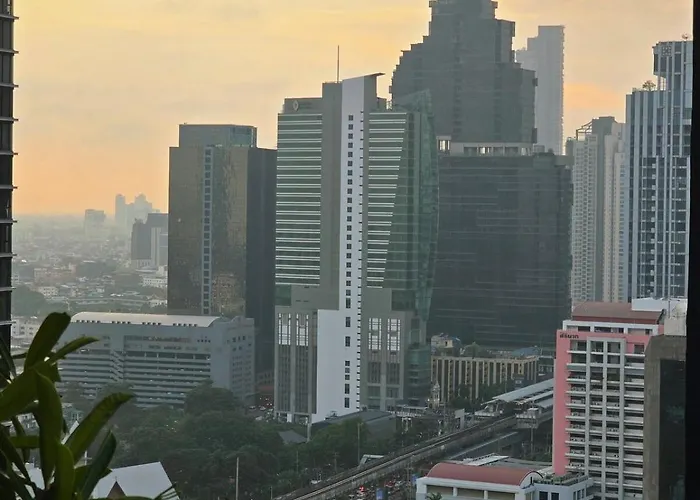 Super Spacious View Close To King Power Mahanakhon Pixel Building Silom Road Patpong Night Market 2 Minutes To Bts Rail Transit Bourgeois Lifestyle Neighborhood アパート