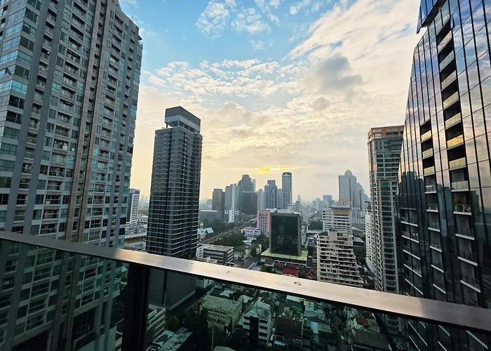 Super Spacious View Close To King Power Mahanakhon Pixel Building Silom Road Patpong Night Market 2 Minutes To Bts Rail Transit Bourgeois Lifestyle Neighborhood アパート バンコク都